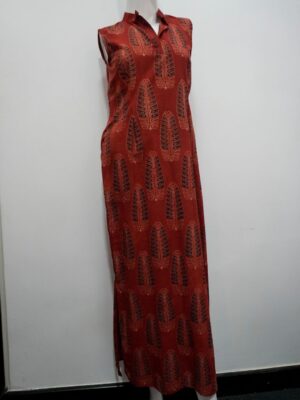 Red sleeveless dress